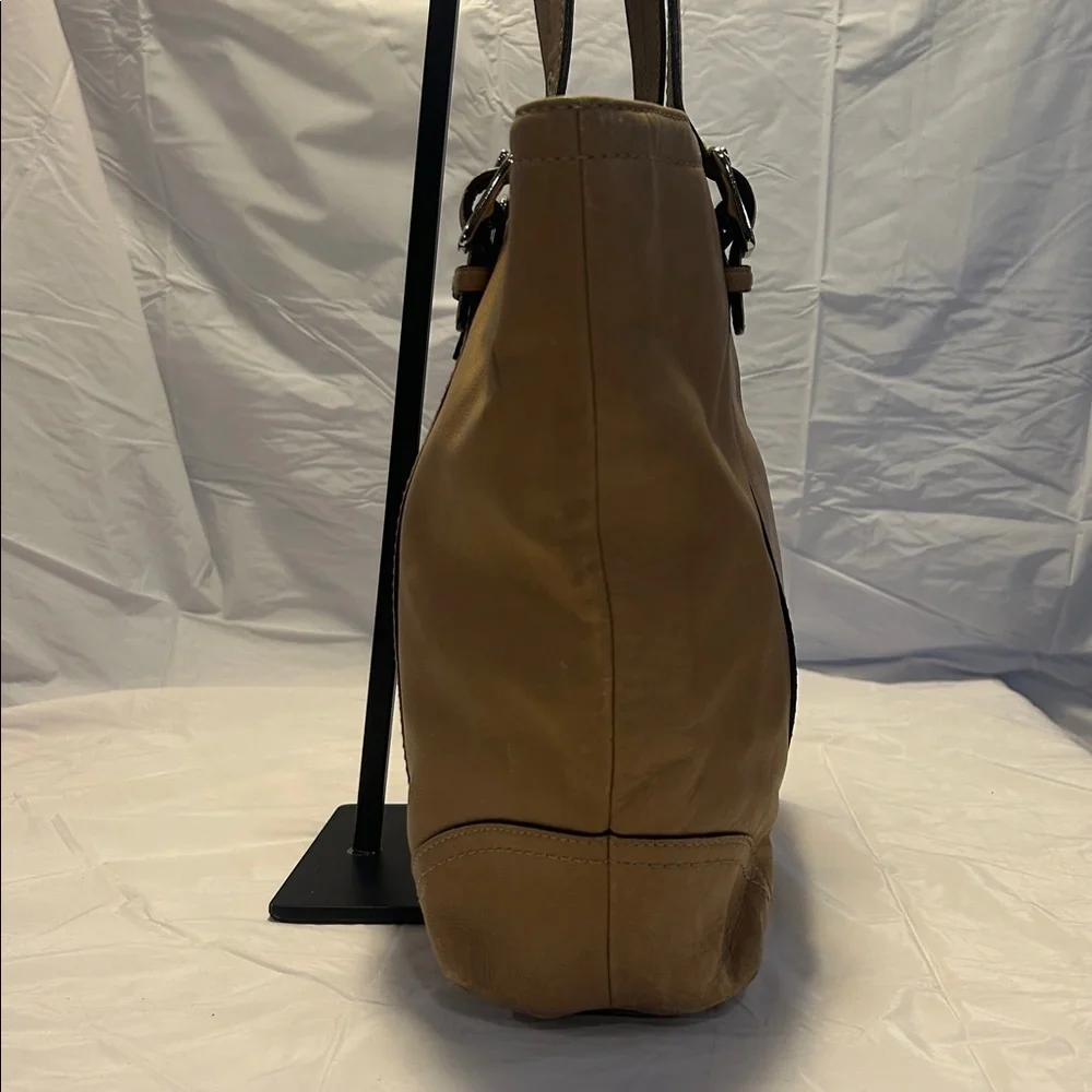 Coach Hampton Tan Leather Top Handle Zipper Closure Tote Shoulder Bag Purse